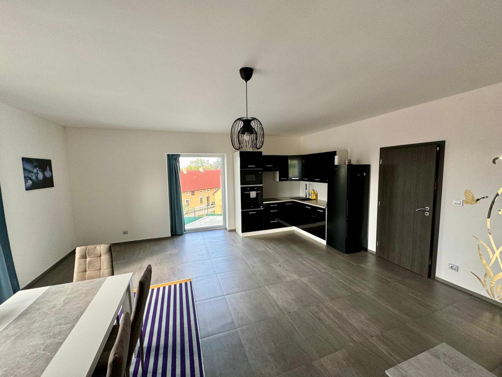 Byt Apartman 74M2 Vyhled Klid Priroda ปราก ภายนอก รูปภาพ