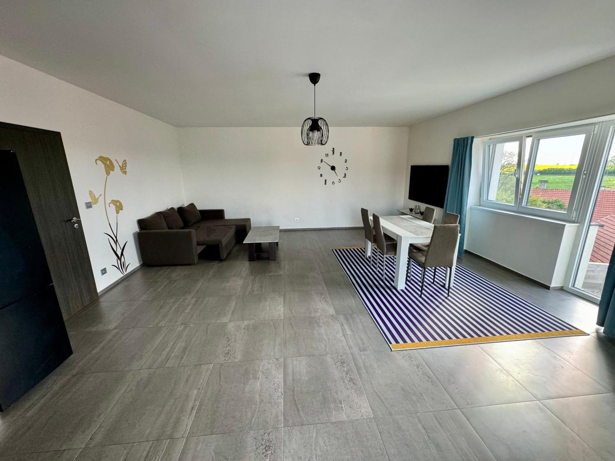 Byt Apartman 74M2 Vyhled Klid Priroda ปราก ภายนอก รูปภาพ