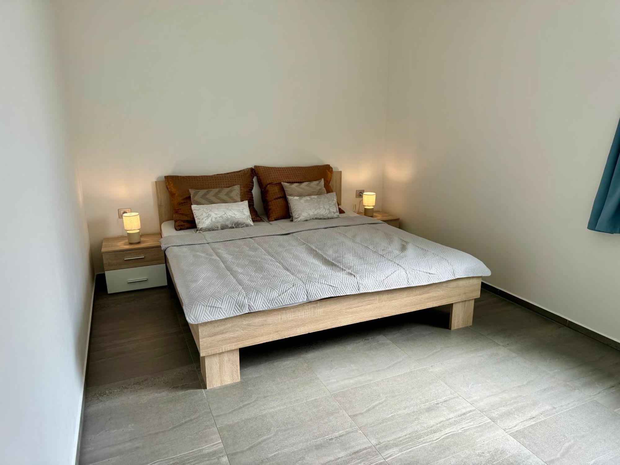 Byt Apartman 74M2 Vyhled Klid Priroda ปราก ภายนอก รูปภาพ